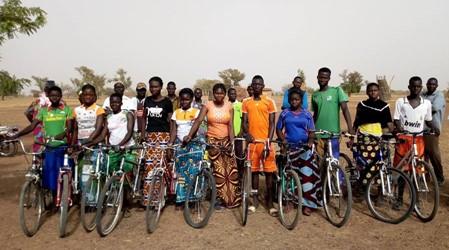 Don de vélos aux lauréats du 1er Brevet des collèges à Boussoum